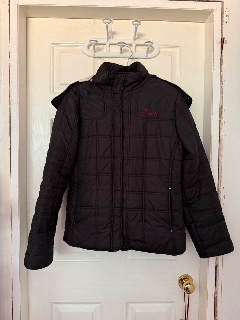 Roots Insulated Jacket with Faux Fur Hood - size L
